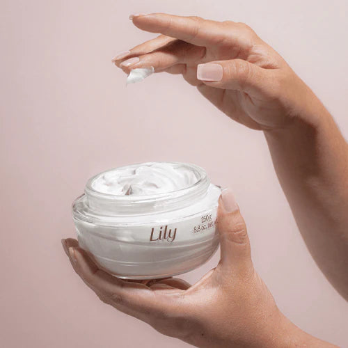PRÉ-ORDER | Creme Lily satiné